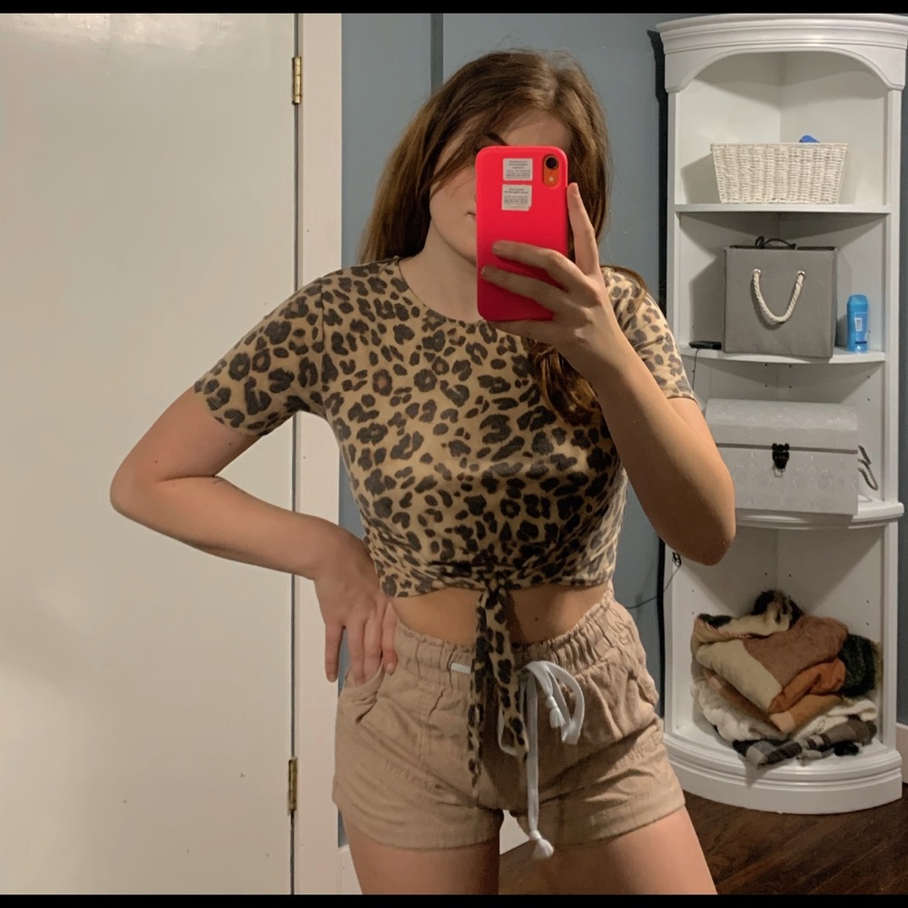 💜Cheetah tie up crop top